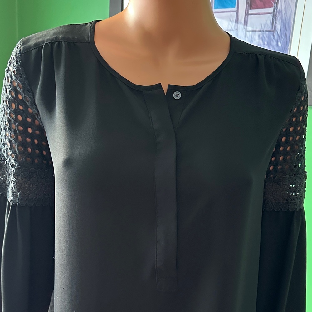 🖤🖤EUC LOFT Elegant Black Blouse with Lace Accents🖤🖤 - Picture 3 of 9